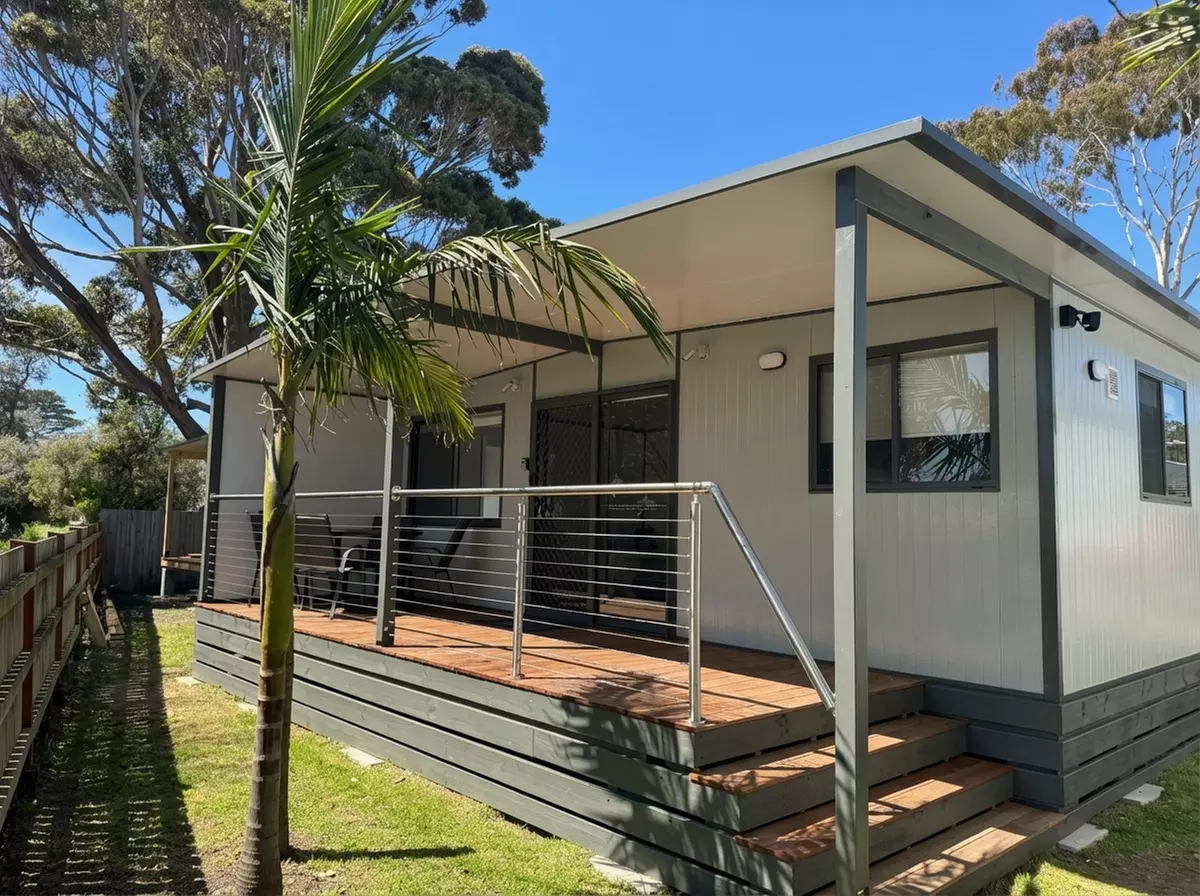 Phillip Island: Deluxe 2 or 3 Bedroom Cabin with Wine & Late Check-out