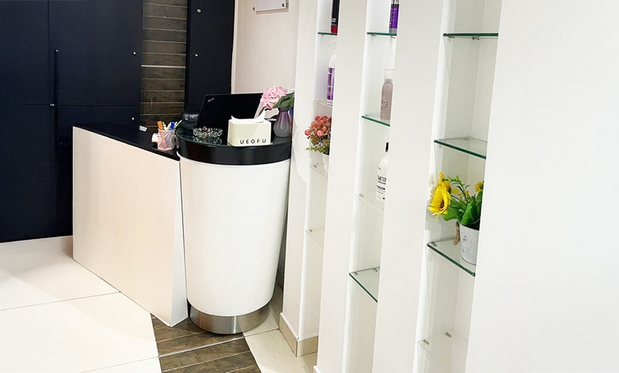 Image 3: 60-Min Hydra Facial with Optional Hair Wash, Blowdry, or Spa Treatment