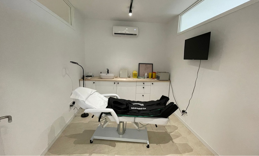 Image 3: 1 o 3 sesiones de bioestimulación capilar con mesoterapia para 1