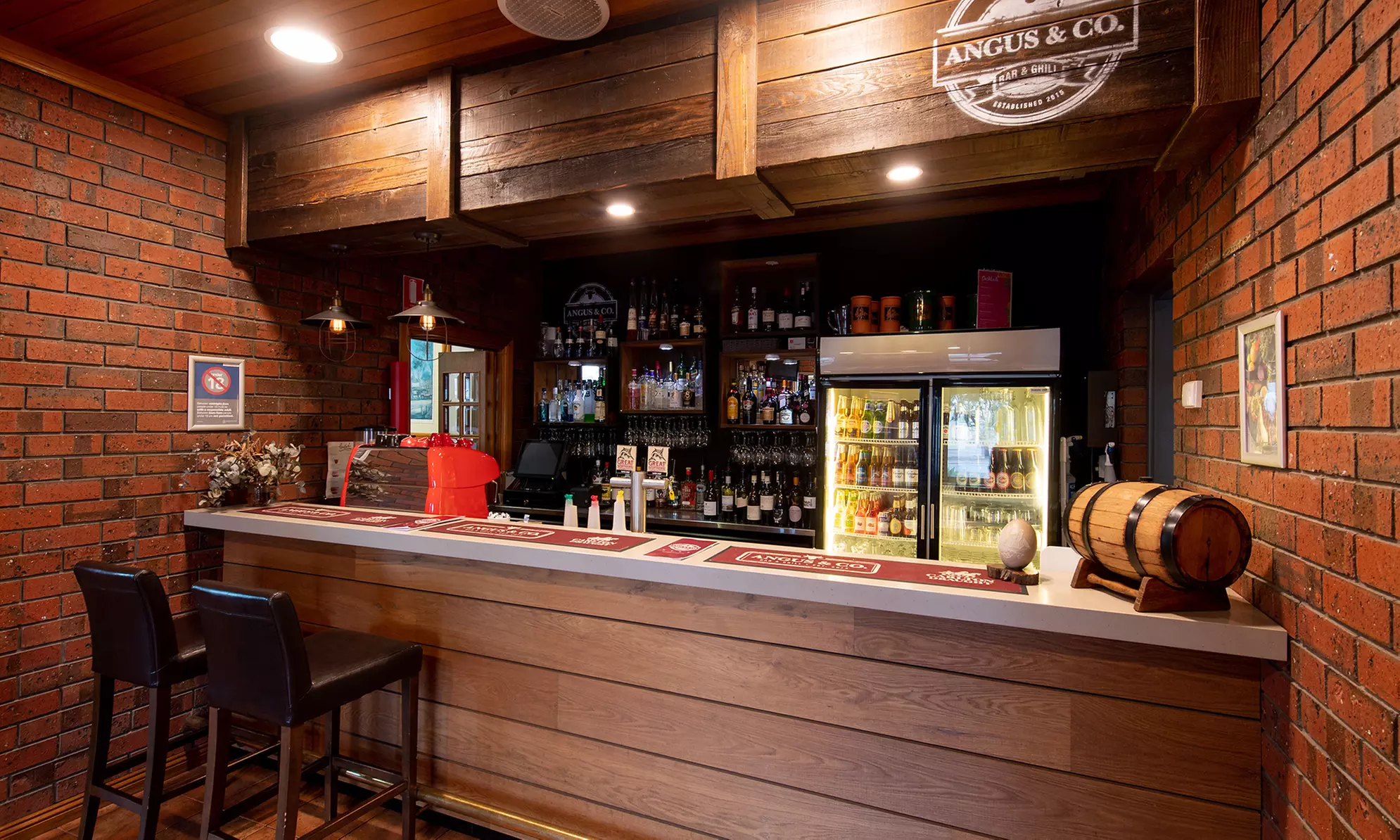 Port Pirie: Deluxe Villa + Welcome Gift in Room, Drink Voucher, & LCO