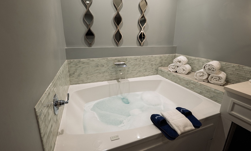 Image 15: Private, In-Room Swimming Pools at Belamere Suites Hotel