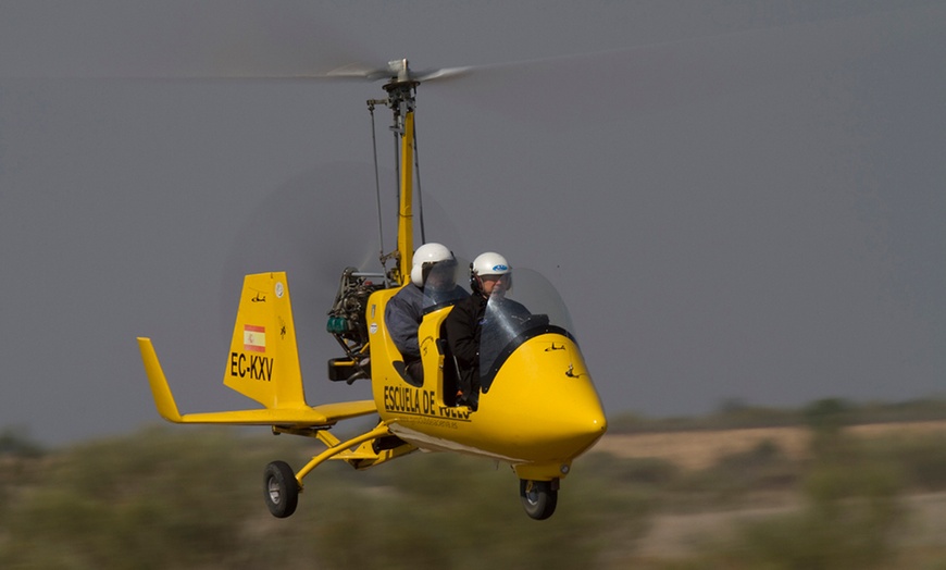 Image 3: Bautismo de vuelo: autogiro para 1 o 2 personas con duración a elegir 