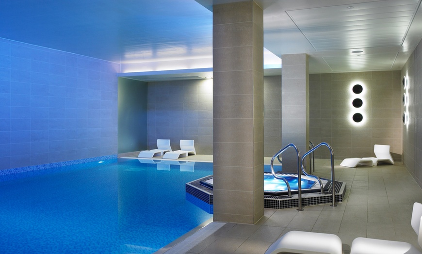 Image 2: Spa Package and Bubbly