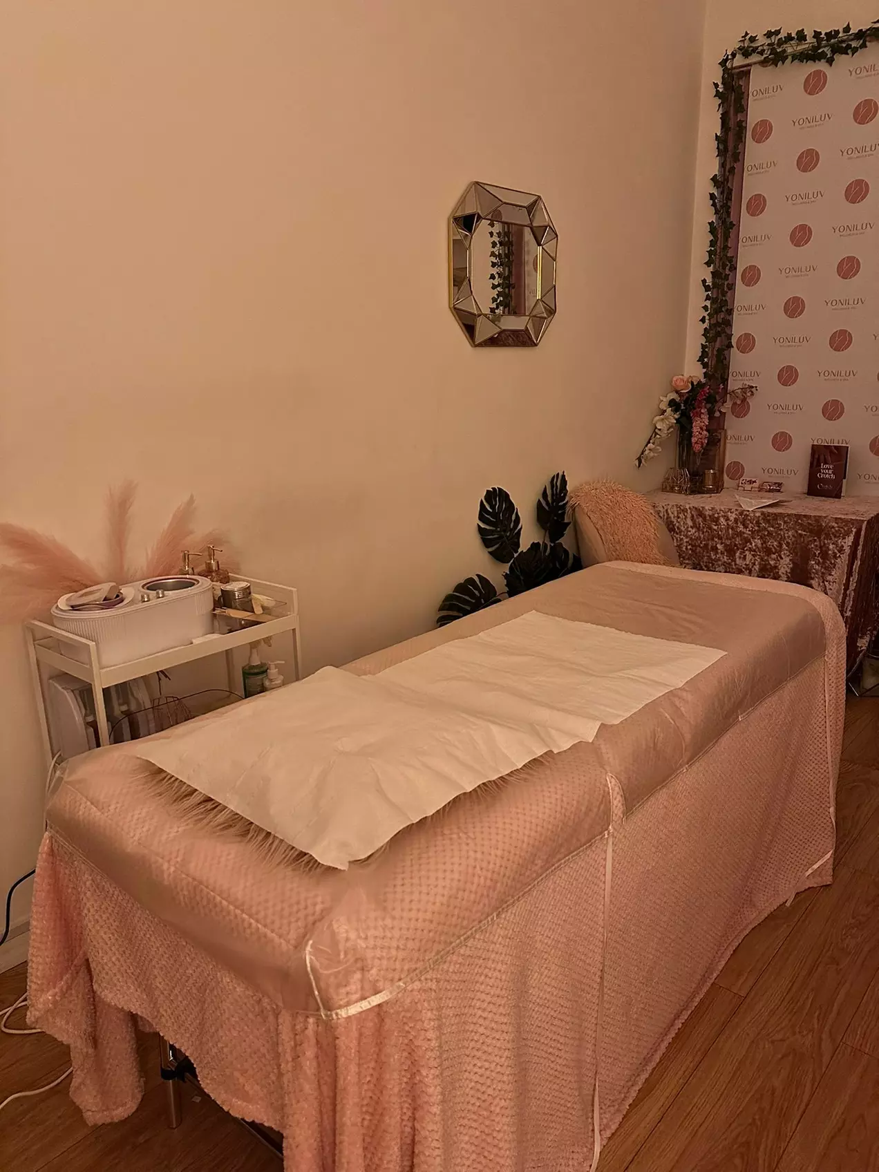 Intimate Lightening for Pubic Mound, Inner Thigh, Underarms or Bikini