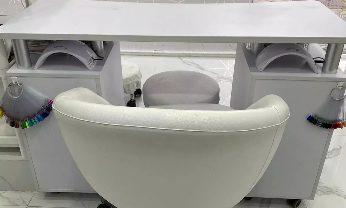 Extensiones de pestañas pelo a pelo en ambos ojos