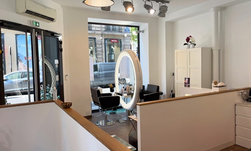 Image 5: Shampoing, coupe et brushing, coloration des racines en option