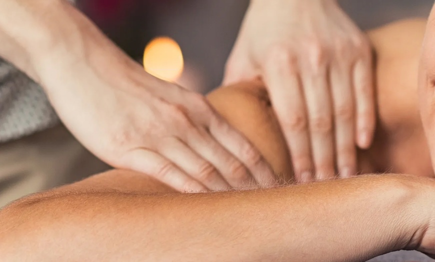 Image 3: 60/ 90-Min Swedish Massage, Aromatherapy & Oils, and Hot Stone Massage