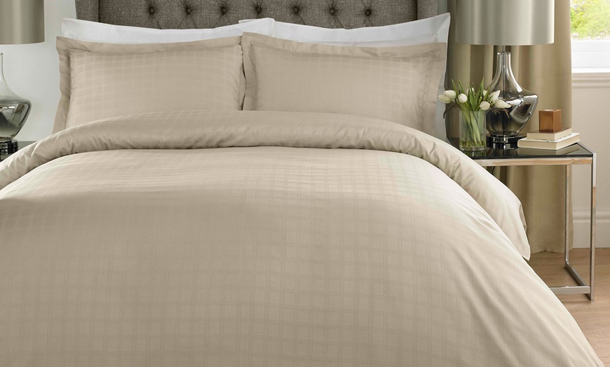 Image 3: 400TC Satin Check Duvet Cover Set