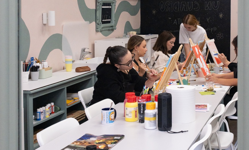 Image 13: Taller para 1 o 2: pintura de cuadro o tote bag, o clase de maquillaje