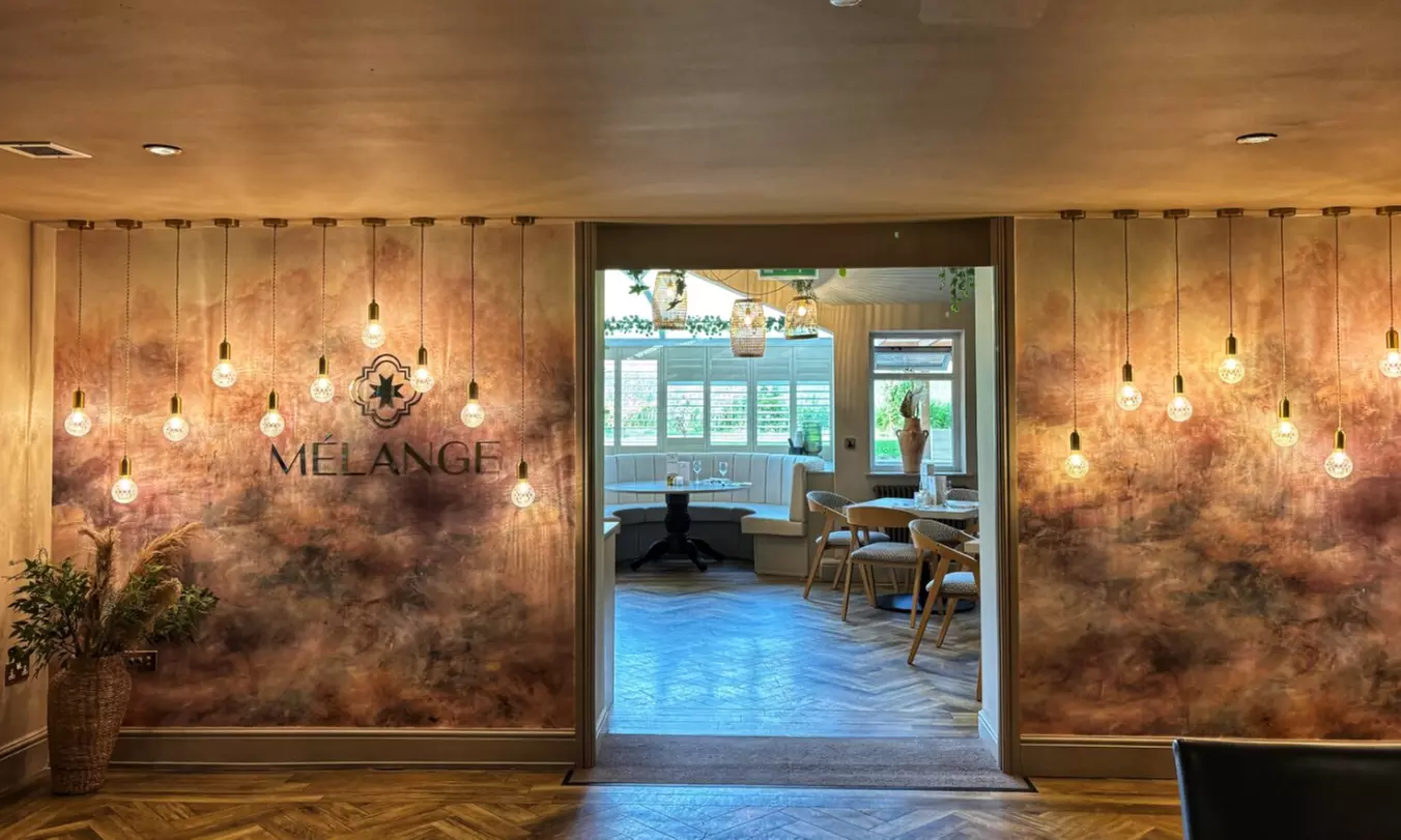 Greater Manchester: 2 Nights with Breakfast, Dinner and Bottle of Wine