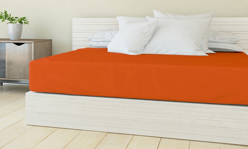 Image 3: Lenzuolo sotto con angoli in microfibra Made in Italy