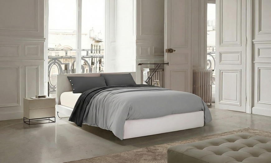 Image 7: Parure copripiumino bicolore in cotone con federe