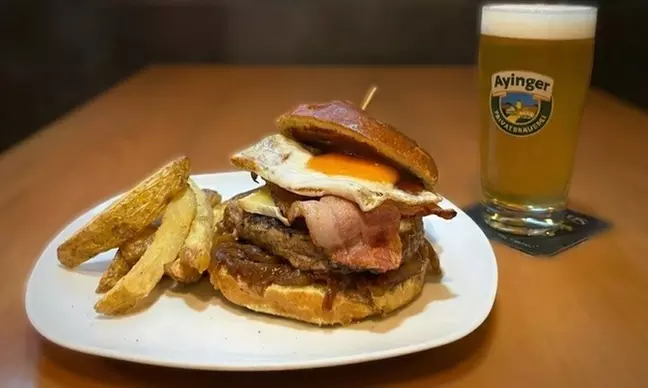 Menú para 2 o 4 con entrantes principales postres y bebidas