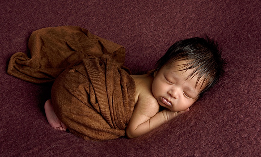 Image 1: Newborn Baby Photoshoot with one print