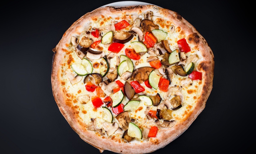 Image 5: Menú vegetariano de pizzas para 2 o 4 personas con entrante y bebida