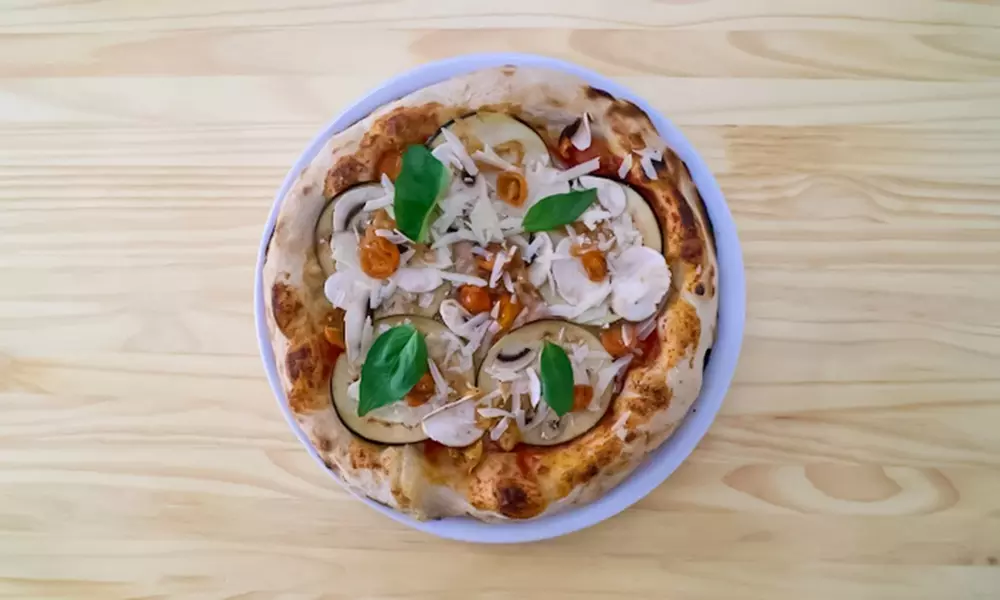 Menú de hamburguesa o pizza para 2 o 4 con bebida y opción a postre