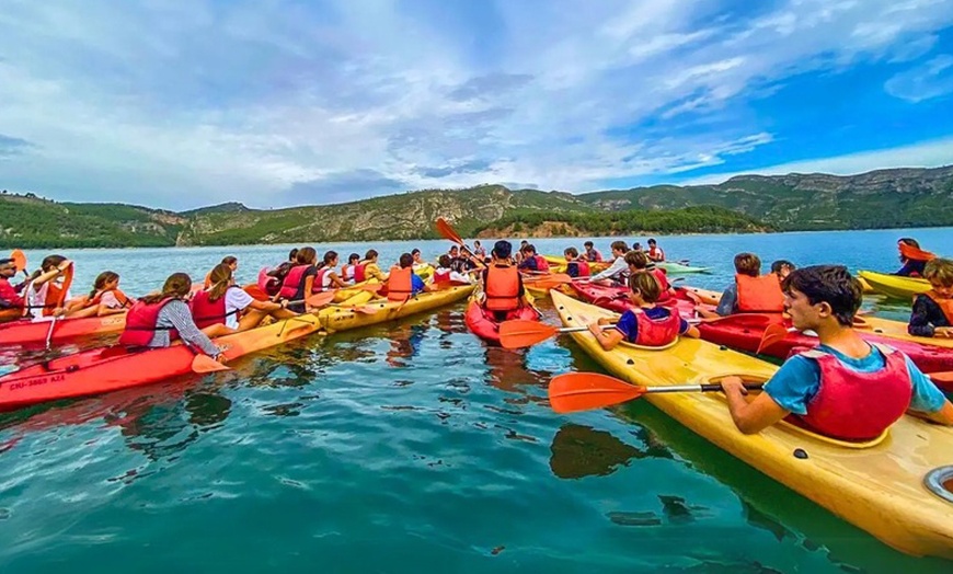 Image 1: Alquiler de Kayak con equipo para hacer la actividad