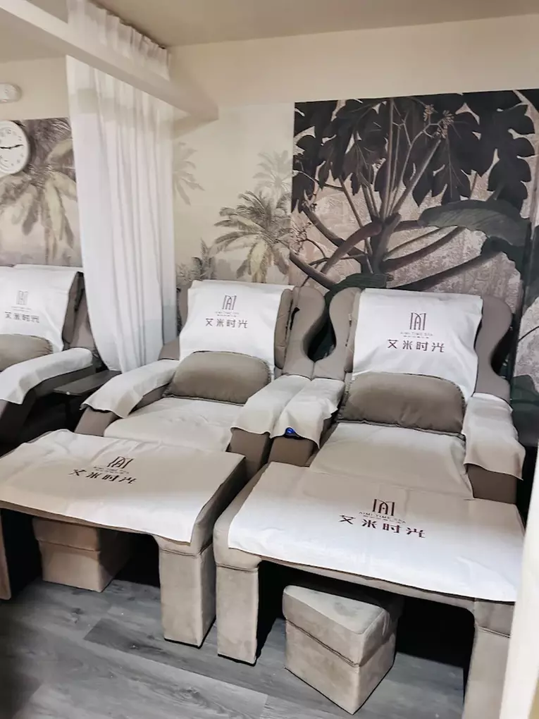 One or Two 60 or 90-Min Deep-Tissue or Swedish Massages w/ Hot Stones