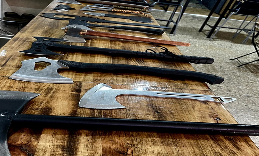 Image 2: Lanzamiento de hacha para 1, 2 o 4 personas