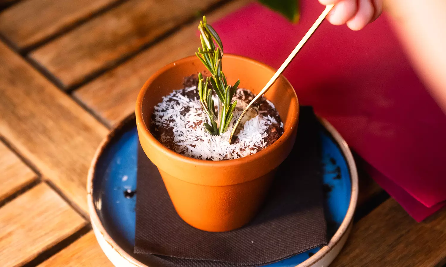 Menú mediterráneo para 2 personas con 6 platos a elegir y bebida