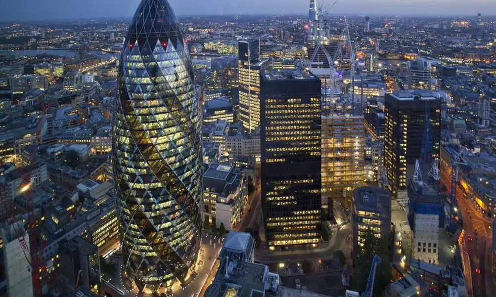 London: 4* Stay for Two with Breakfast & Drinks