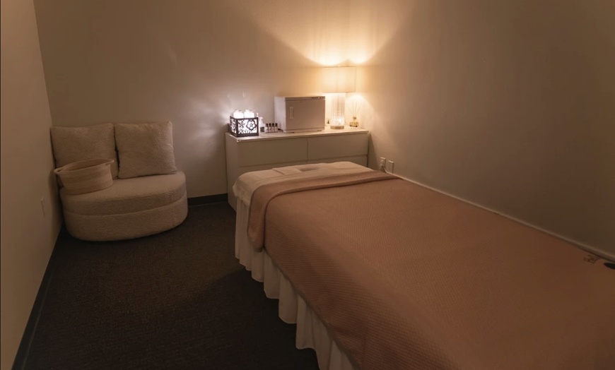 Image 5: Swedish, Deep Tissue or Combo Massage for 1-2 w/Hot Towels +Hot Stones