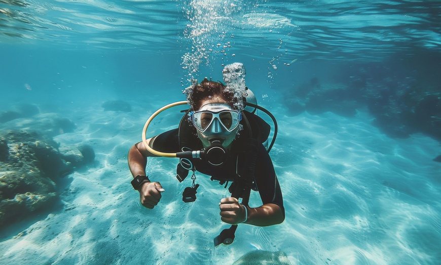 Image 8: Bautismo de buceo desde la playa