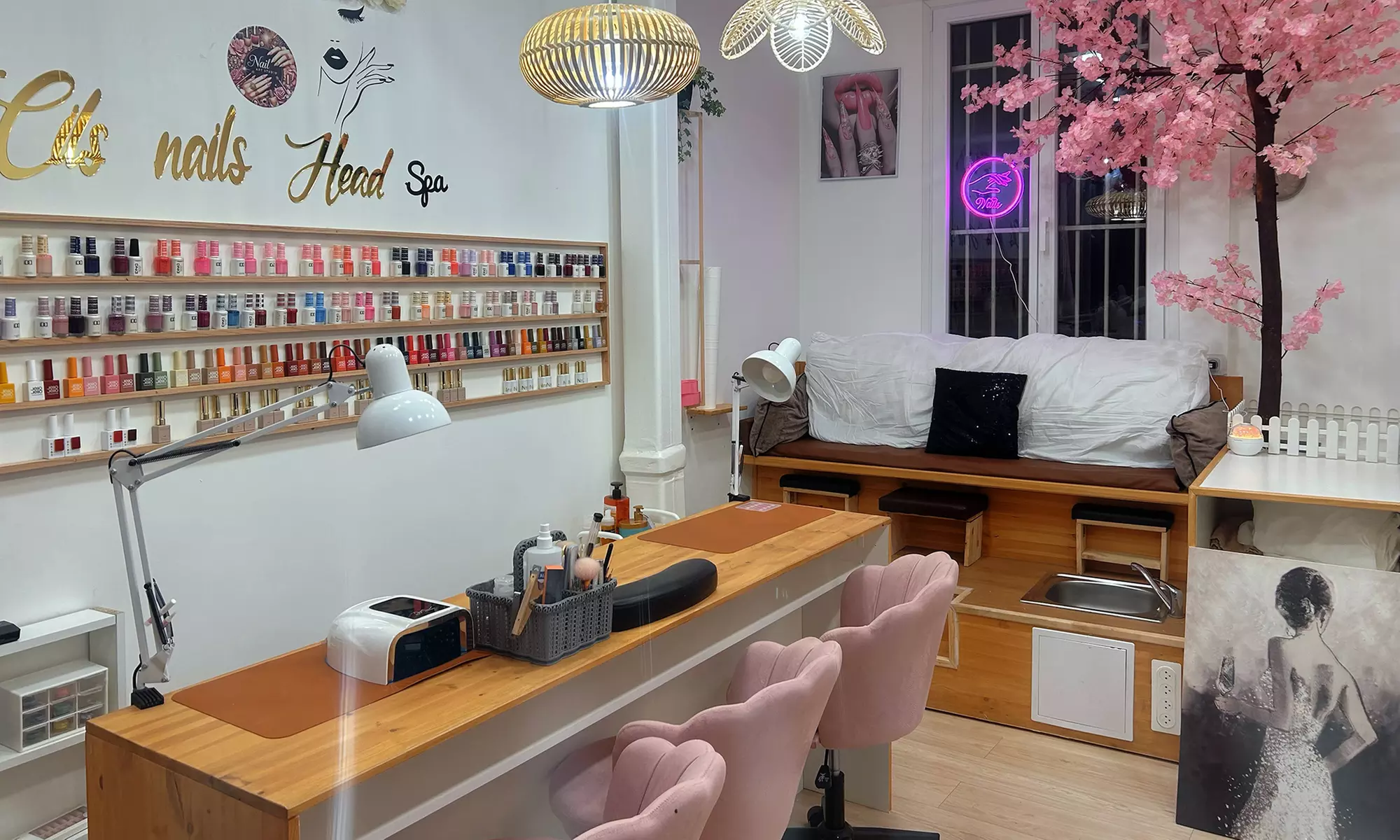 Vernis semi-permanent mains et pieds avec extensions de cils cil-à-cil ou volume russe (jusqu'à 44% de remise) - Image 2