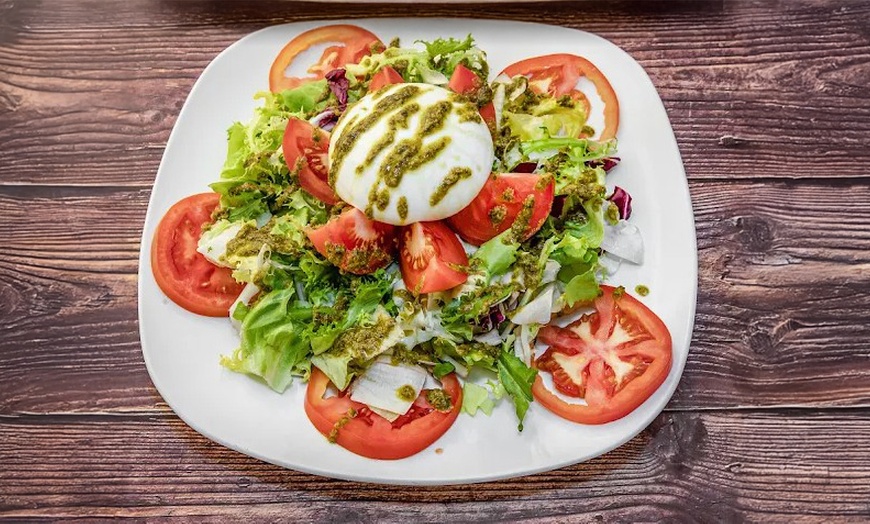 Image 25: Menú de hamburguesas con entrante, postre y bebida para 2 o 4 personas