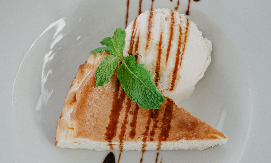 Image 10: Menú para 2 clásico o prémium: entrantes, principal, postre y vino