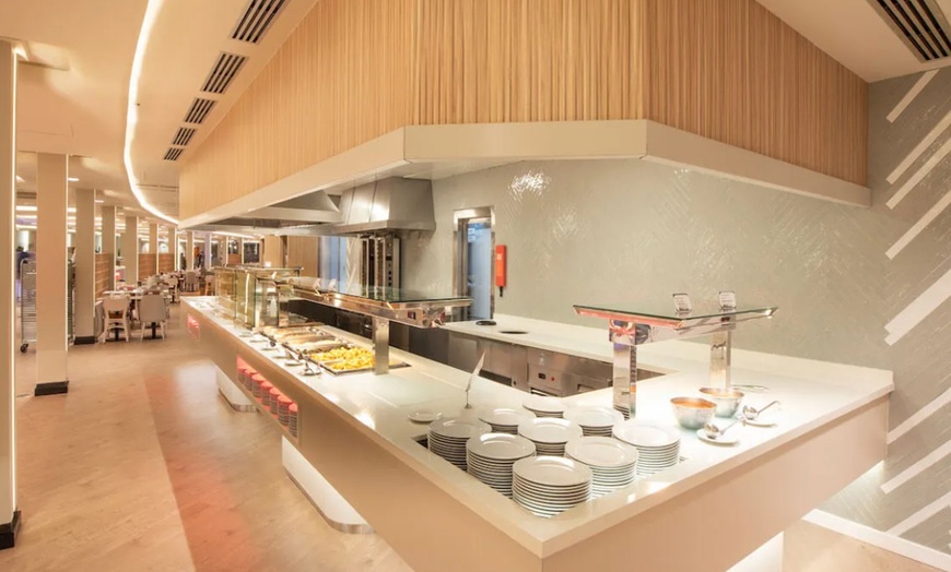 Image 12: Acceso a spa con opción a comida o cena bufé para 2 personas