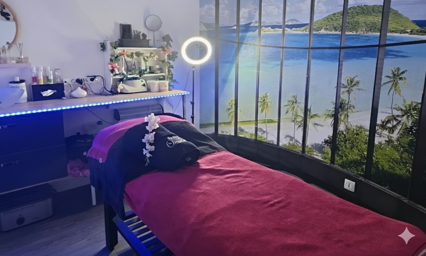 Image 1: Modelage relaxant, pierres chaudes et soin éclat à prix Groupon