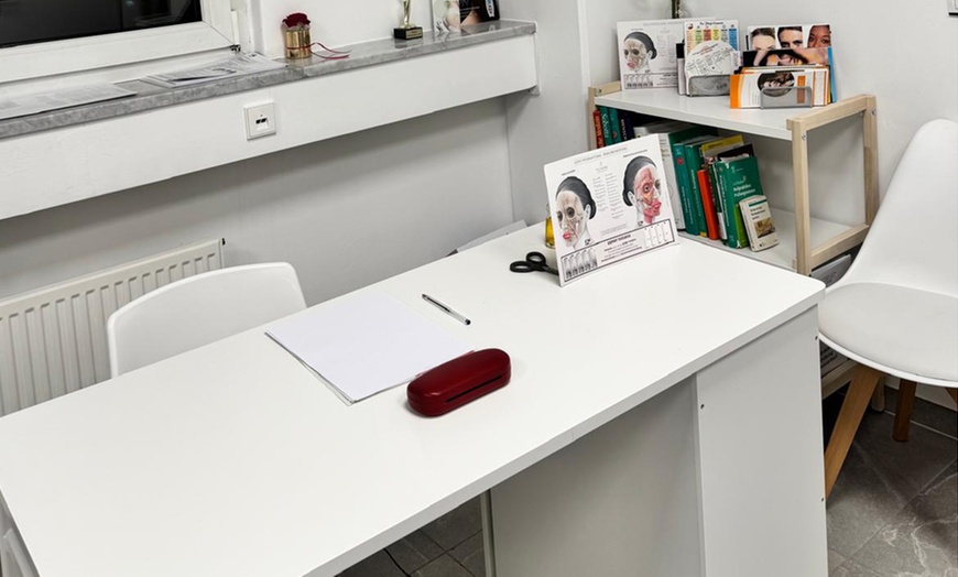 Image 7: Injektion von 0,75-2 ml Hyaluron im Gesicht für Zone nach Wahl