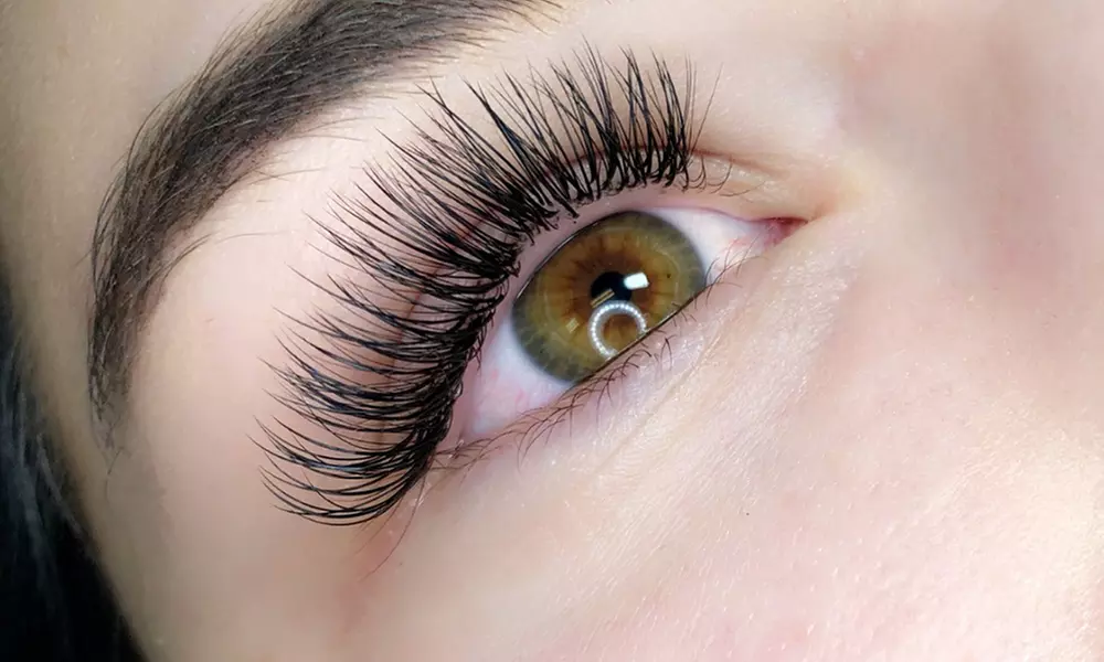 Enhance Your Look with Classic, Hybrid Lashes Refill