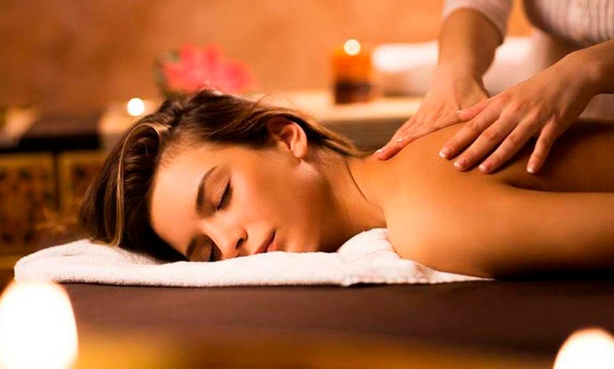 Image 4: Masaje con técnica a elegir de 30, 45, 60 o 75 minutos para 1 persona