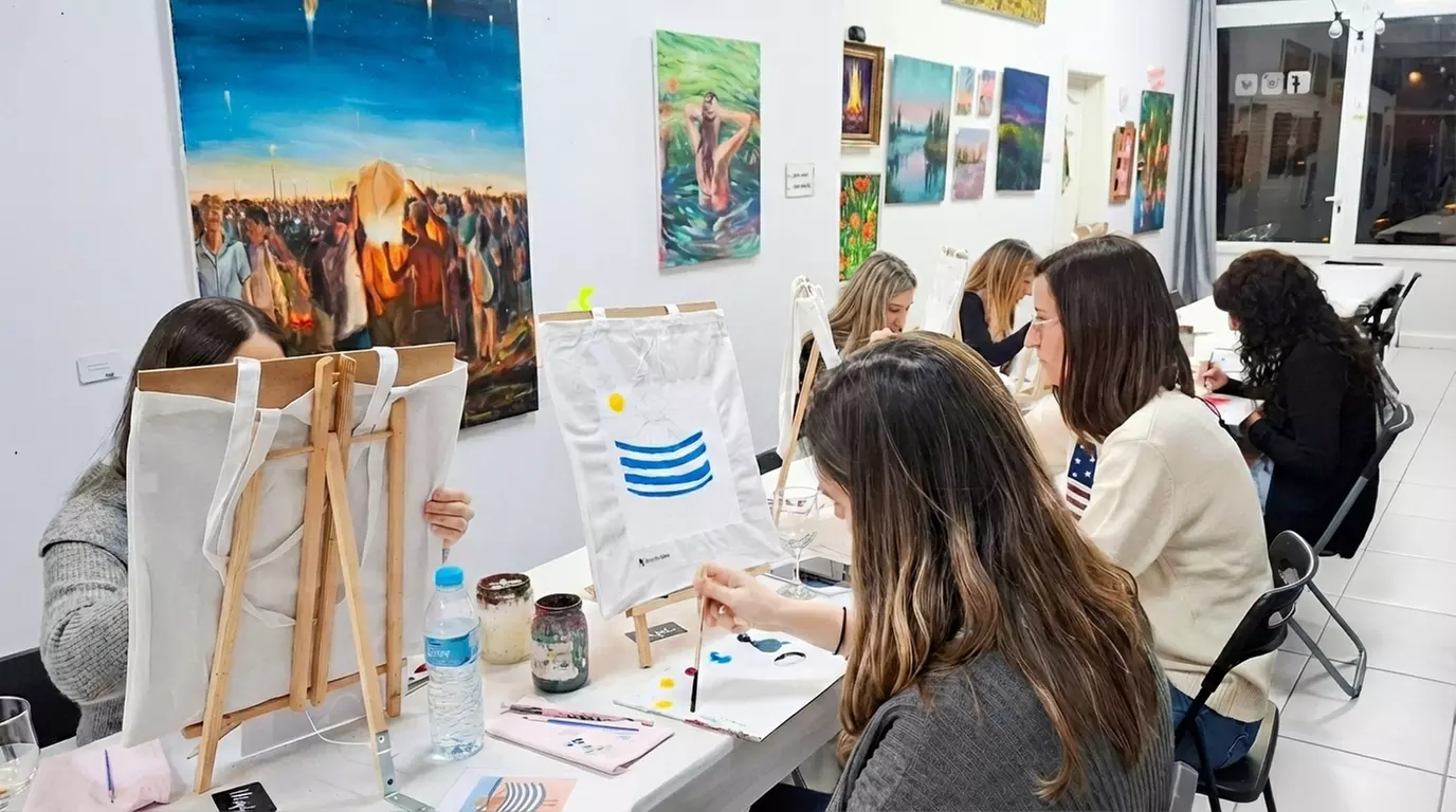 Taller crea y pinta tu Tote Bag durante 2 horas con bebida incluida