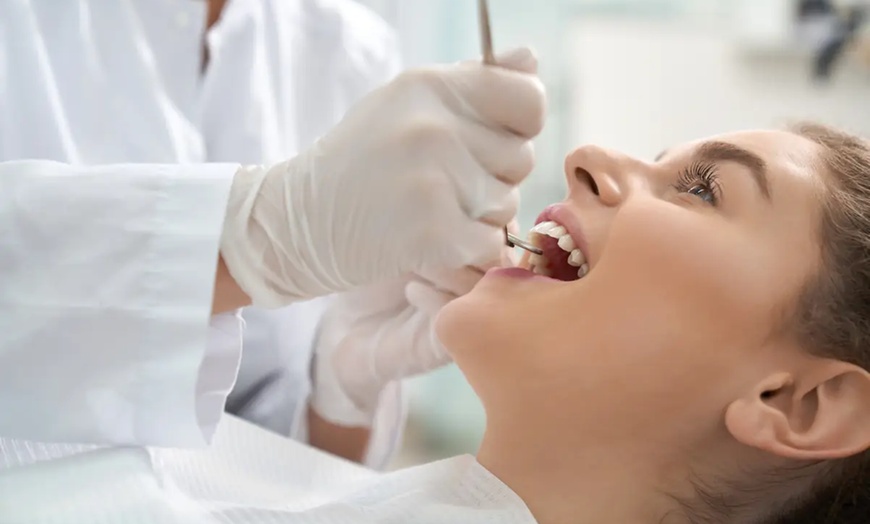 Image 2: Limpieza bucal con revisión, radiografía y opción a aeropulidor para 1