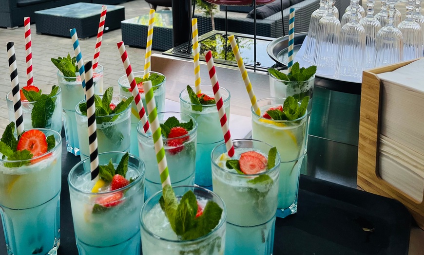 Image 7: 3 Std. Buffet inkl. Getränkeflat & DJ ROBSN Live für 1 bis 4 Personen