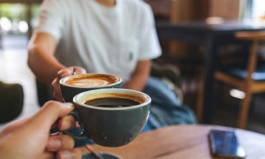 Image 5: Ambachtelijke sandwiches en verse koffie op een gezellige locatie