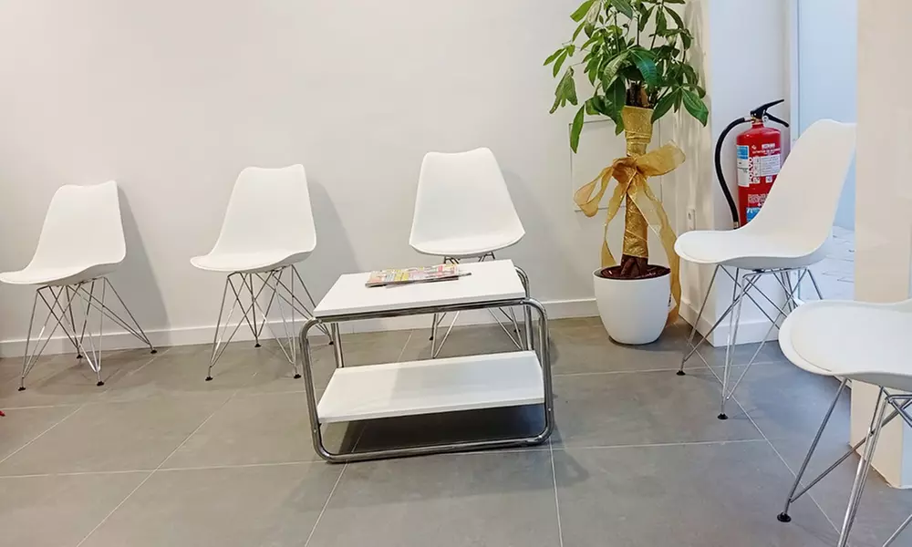 Limpieza bucal con ultrasonidos, pulido, revisión y opción a empastes