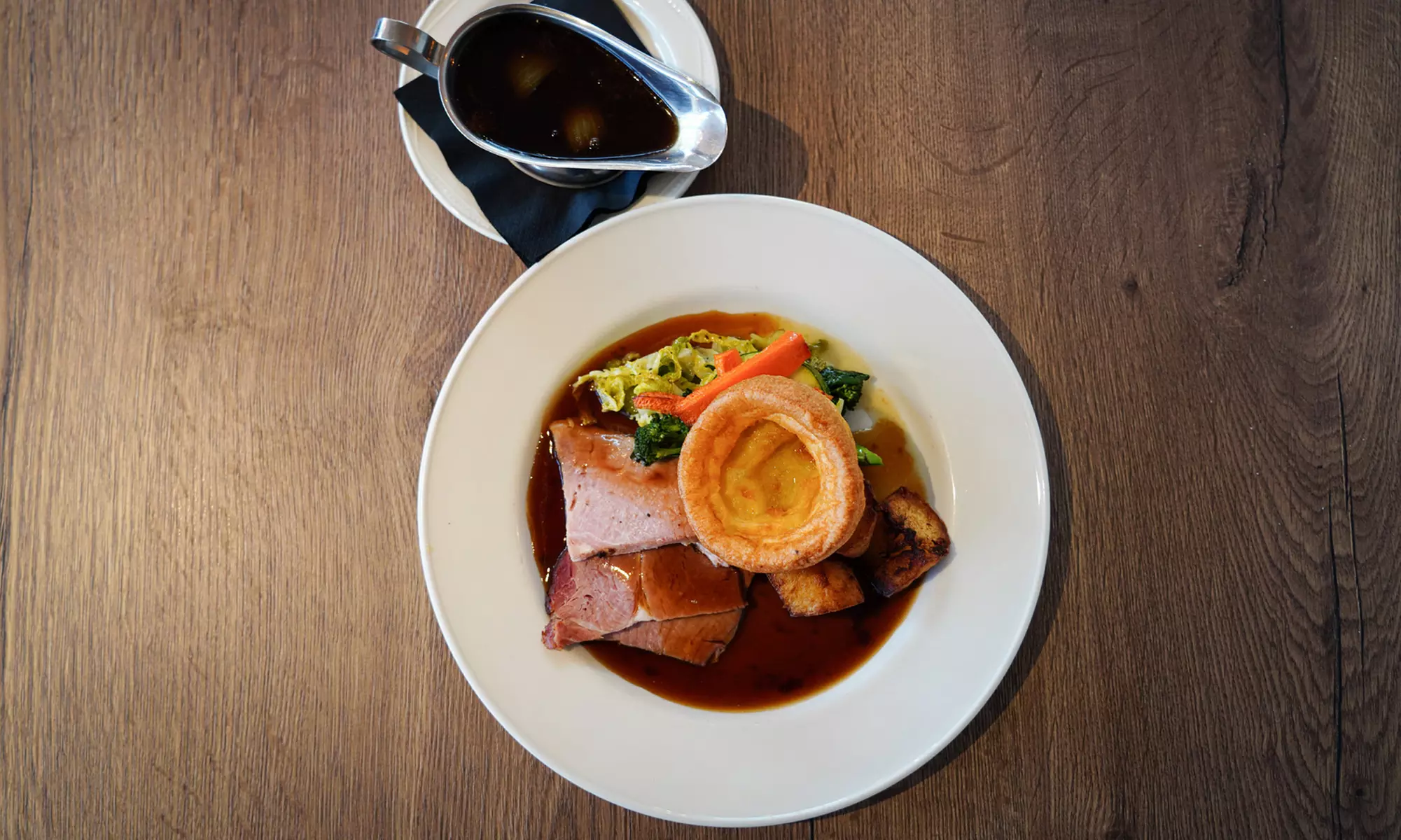 West Yorkshire: Double Room for 2 w/ Breakfast & Dinner, Plus Prosecco