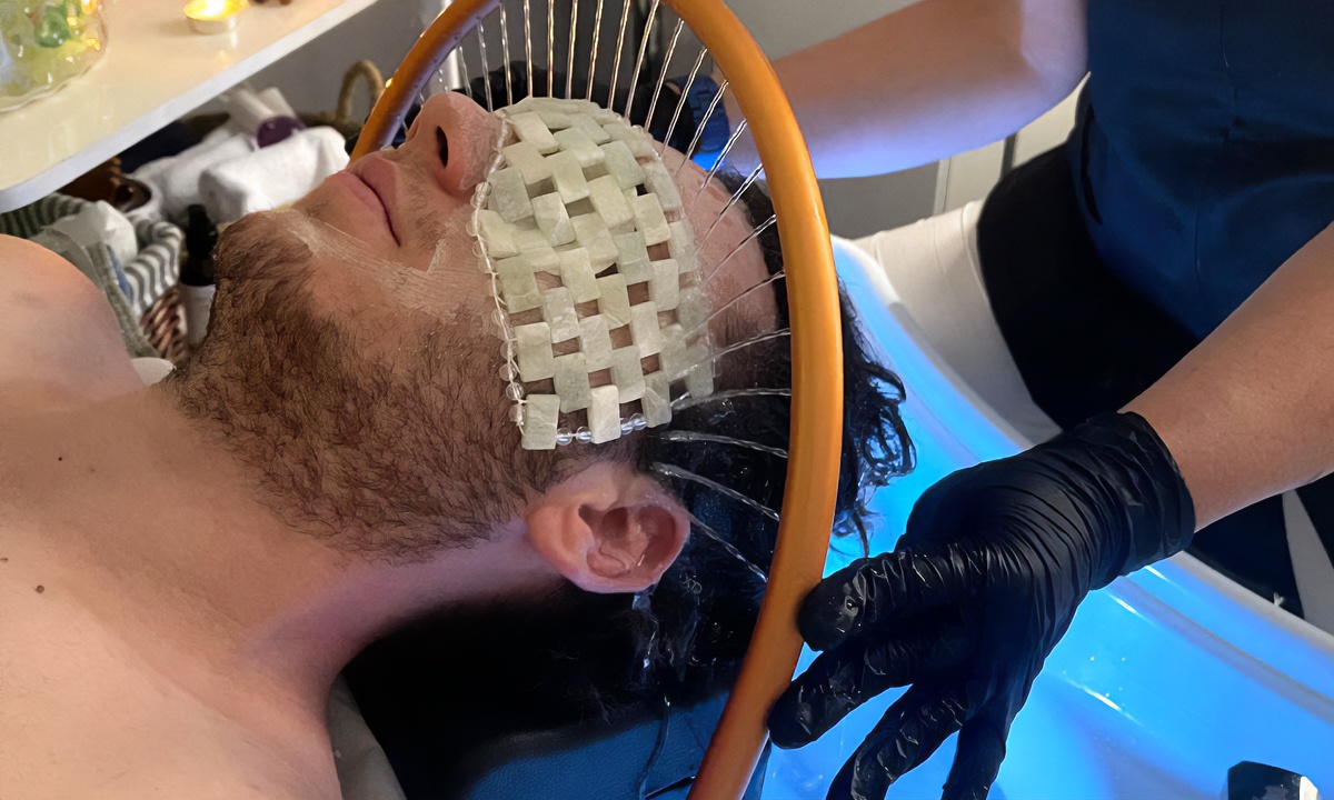 Sesión de head spa y cuidado del cuero cabelludo en Madrid