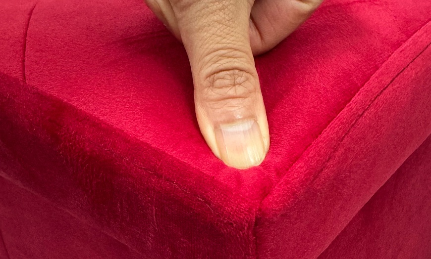 Image 5: Puff cuadrado con tapizado de terciopelo