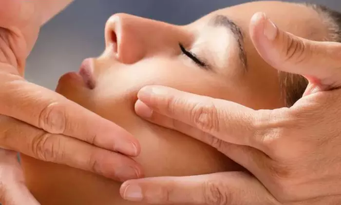Masaje balines de 45 o 60 minutos con lifting facial japonés para 1