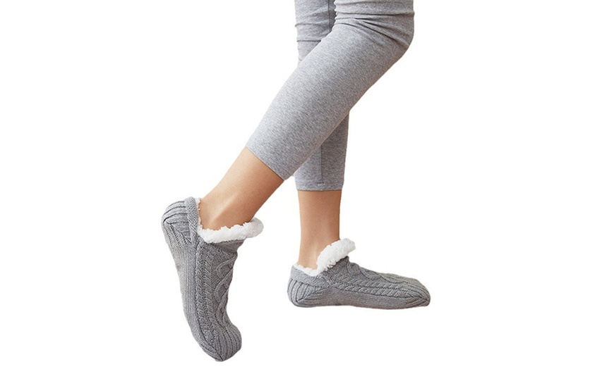 Image 3: Ultra-Soft Slipper Socks, Non-Slip Design 