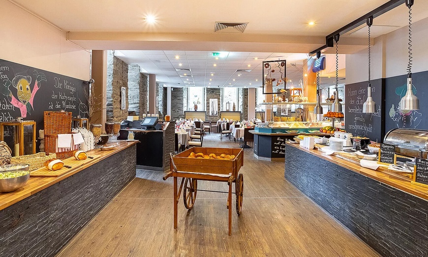 Image 3: Frühstücksbuffet inkl. 1 Glas Sekt für 2 oder 4 Personen