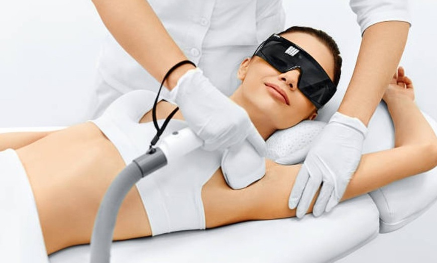 Image 1: 1, 3 o 5 sesiones de depilación con láser de diodo en zona a elegir