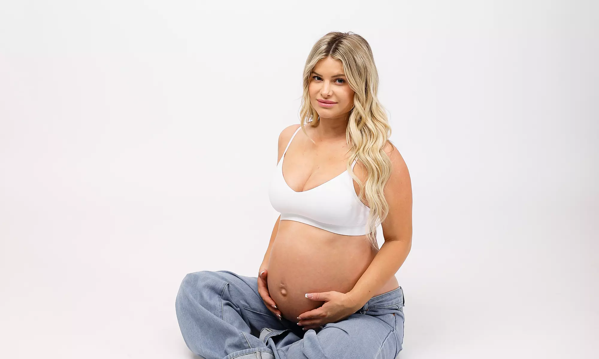 Celebrate Mother's Day with a personalized photoshoot at Sphere Self-Portrait Photo Studio, up to 25% off - Primary Image