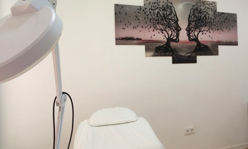 Image 2: Mesoterapia facial o capilar, o infiltración facial con exosomas 