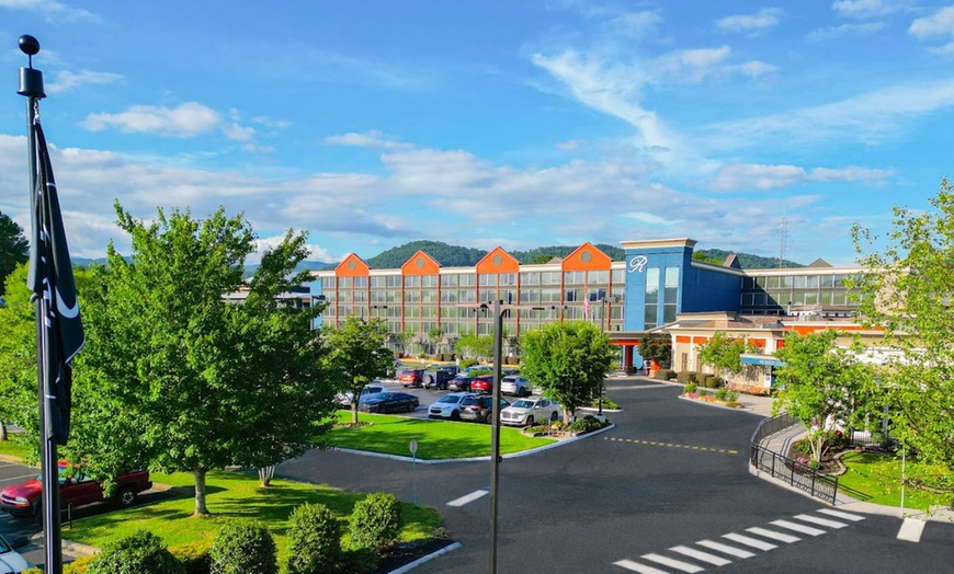 Image 17: Tennessee Hotel in the Smokies